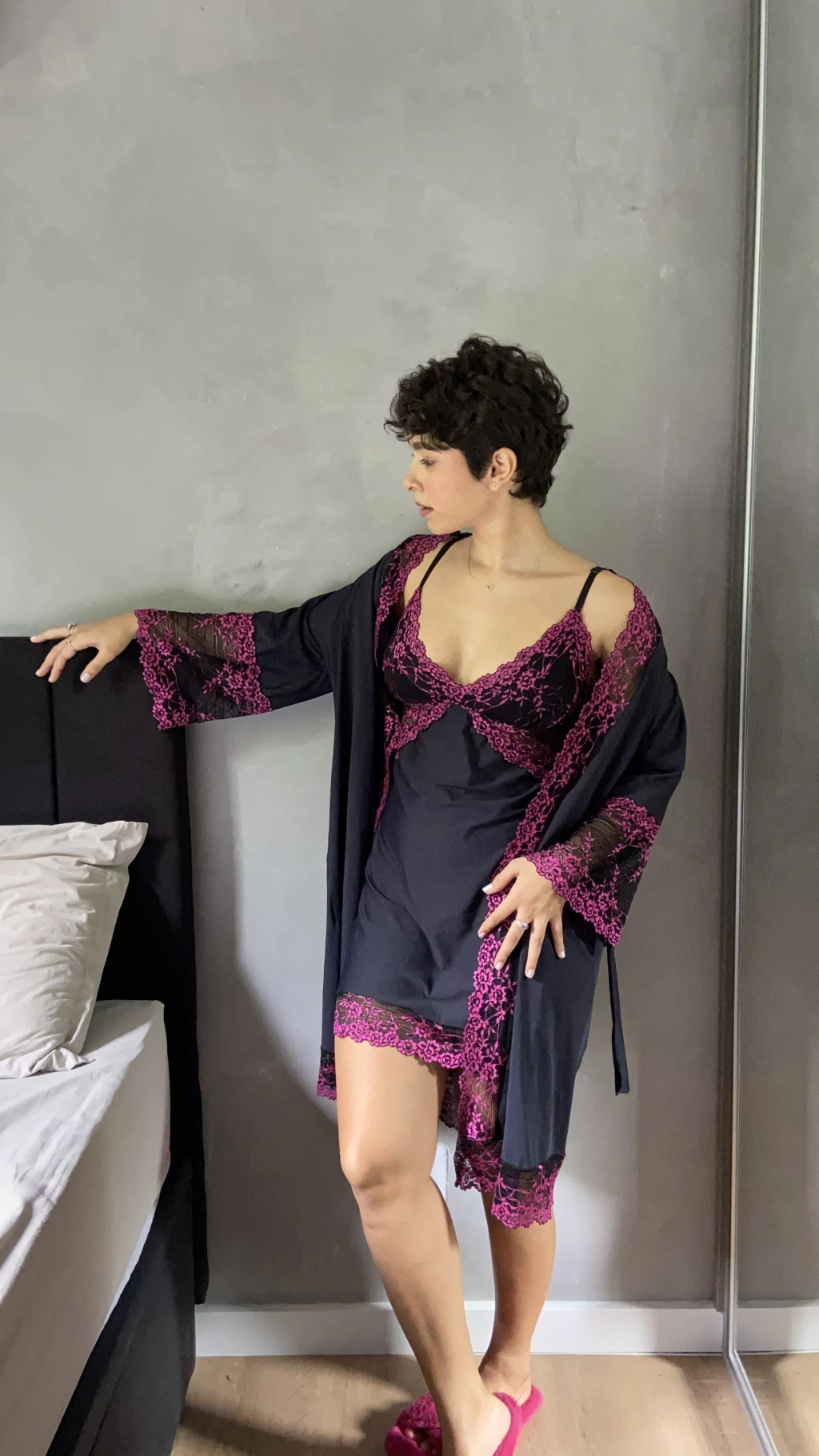 Robe Vitória preto com fúcsia